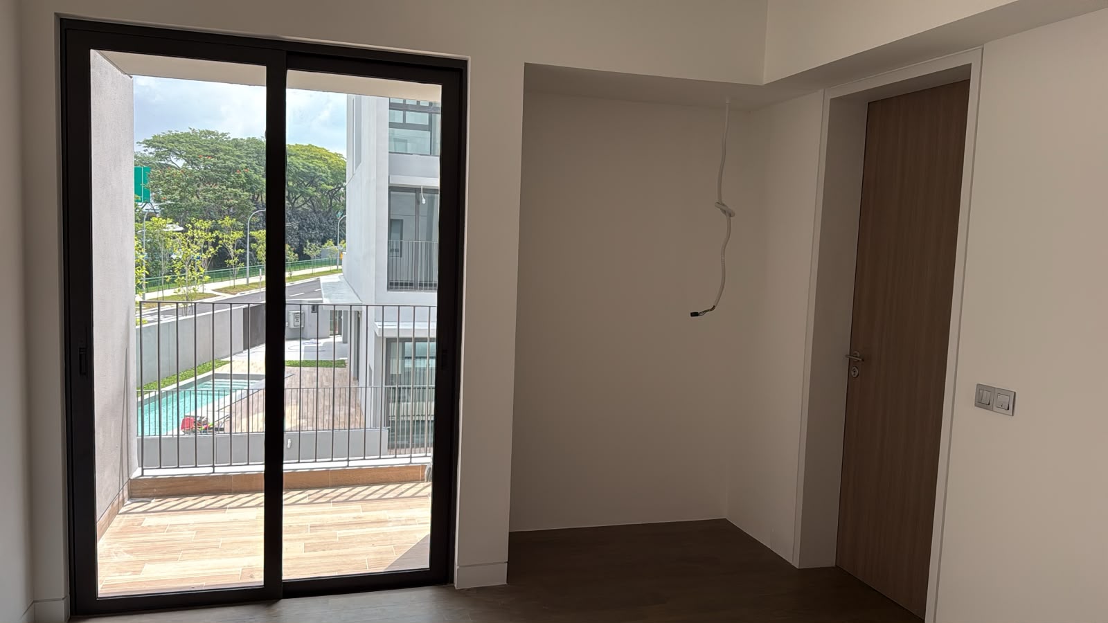 Wardrobe missing & incomplete handover work (Tony Ong's unit)