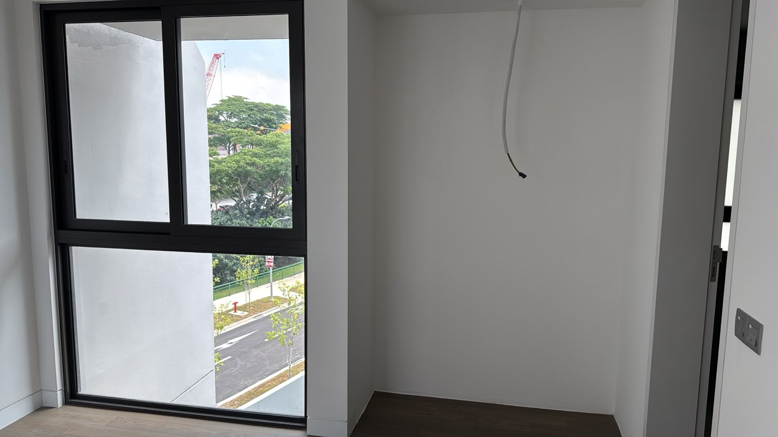 Wardrobe missing & incomplete handover work (Tony Ong's unit)